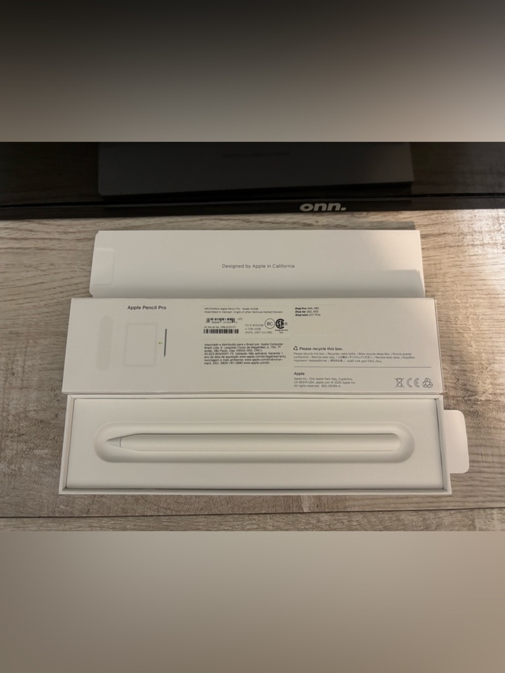 Apple Pencil Pro - White Stylus - Picture 3 of 3